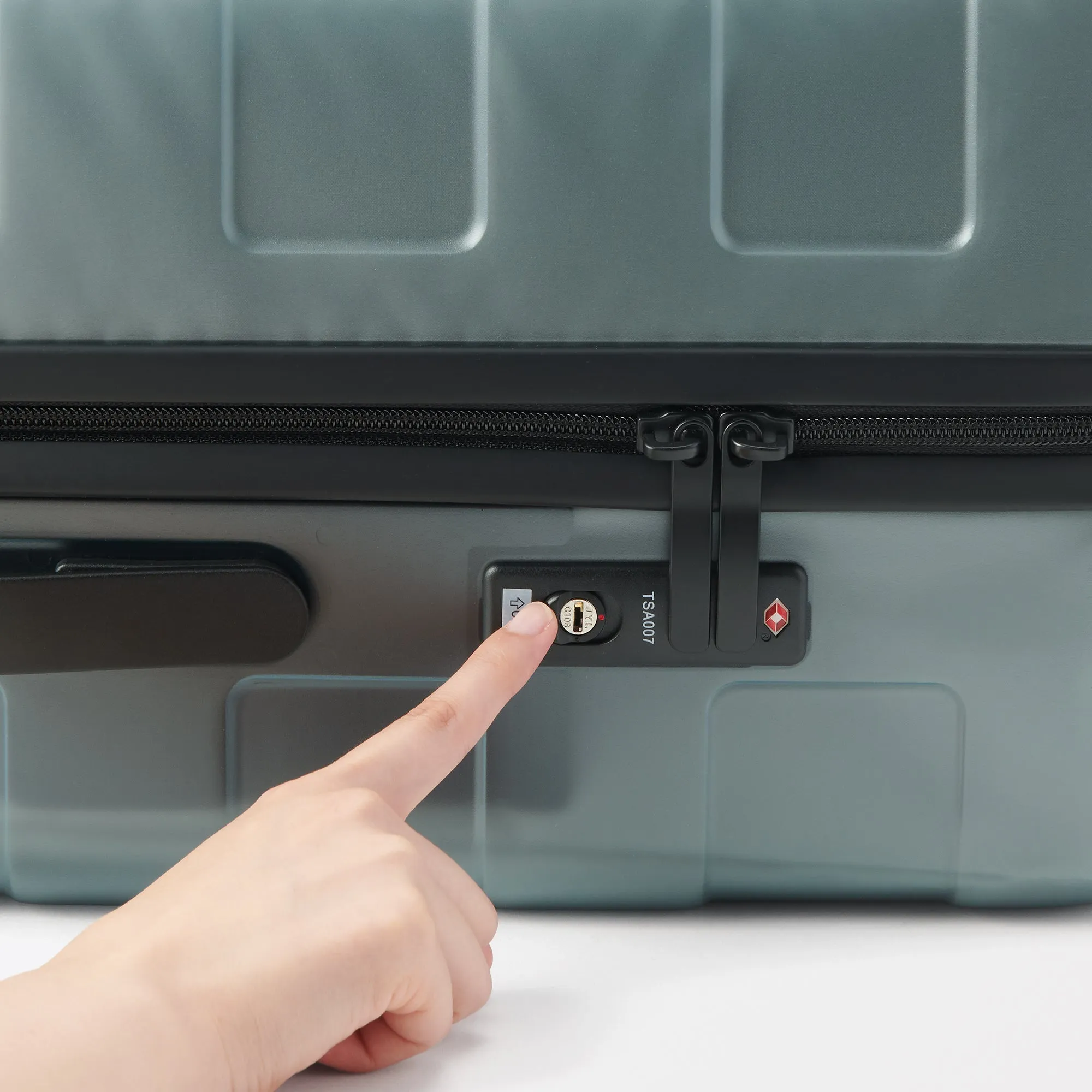 Adjustable Handle Hard Shell Suitcase 75L - Clear | Check-In