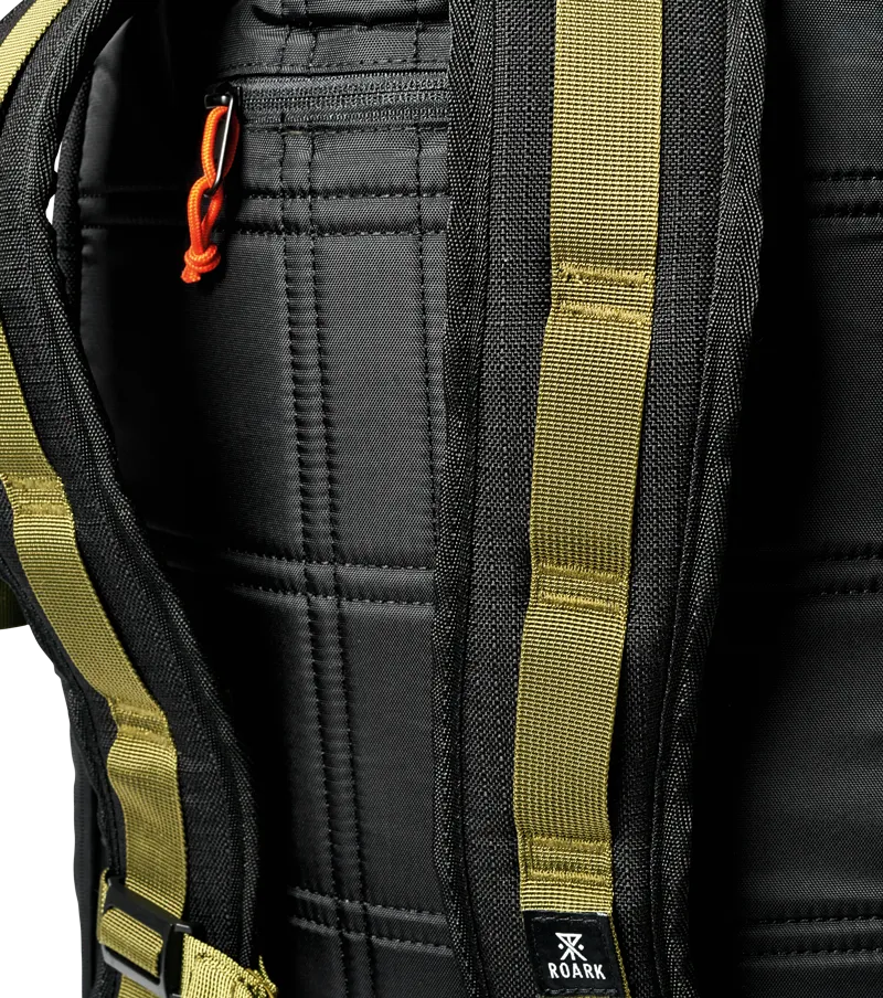 Day Trip Passenger 27L Bag - Black